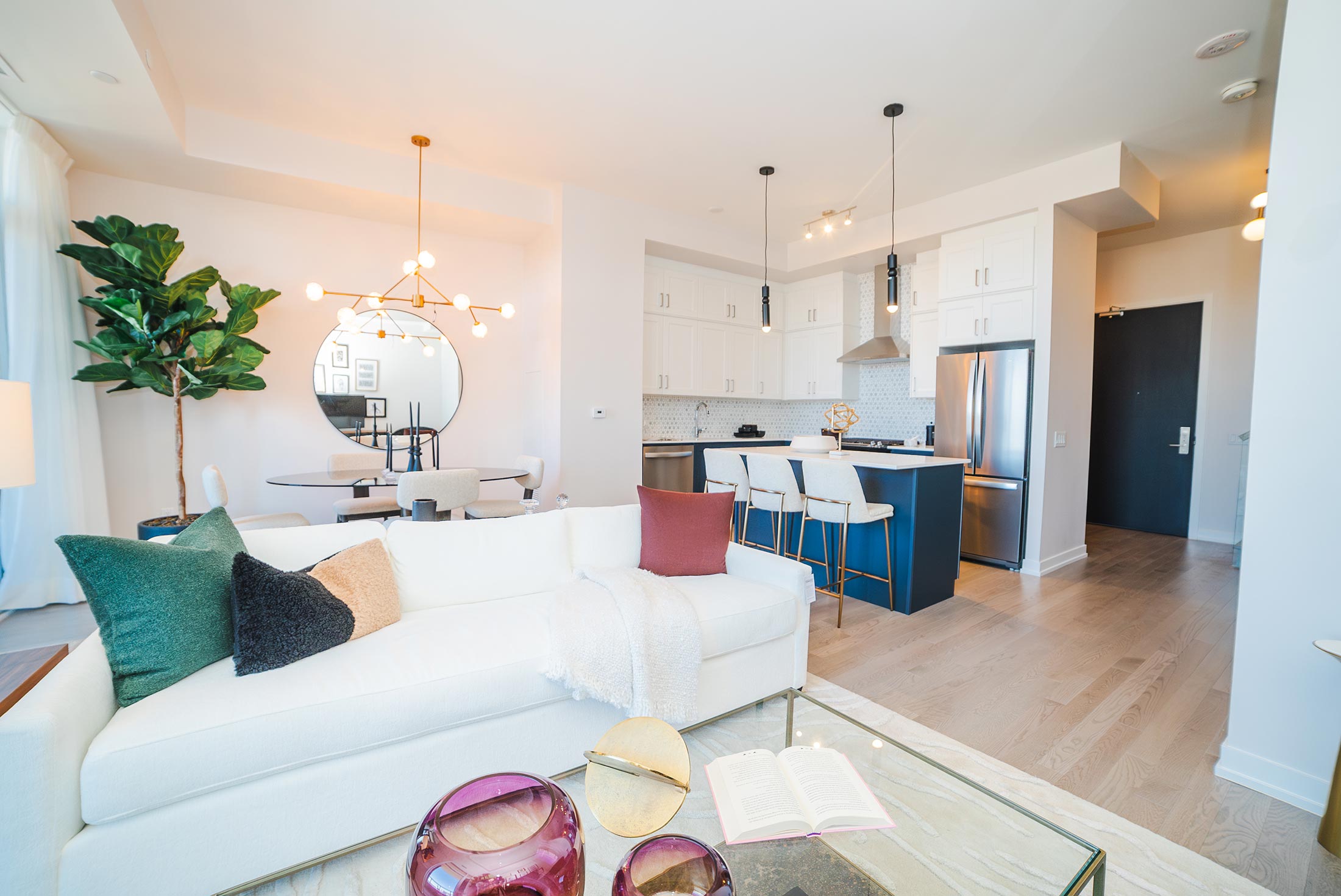 SkyTowns at Young Condos community image