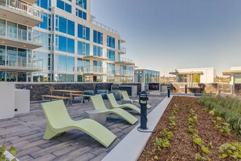 Evolution rooftop terrace amenity