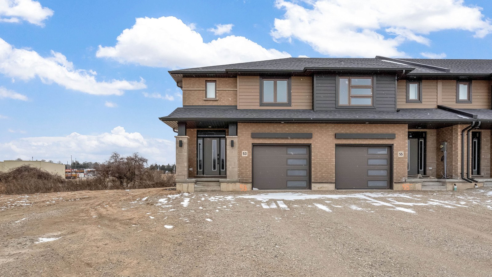 Rolling Meadows low-rise home by Hayhoe Homes