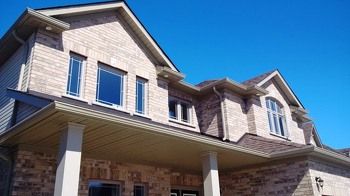 Nice covered porch!