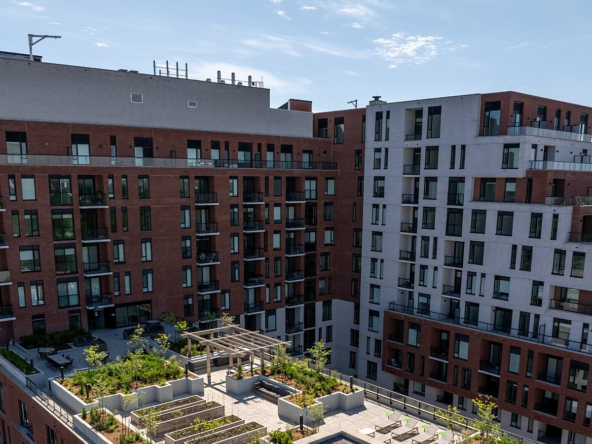 The Keeley rooftop and exterior amenity view