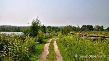 Harvest Trail going around Orchard Pond