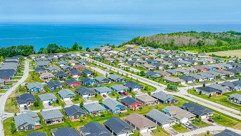 The Bluffs at Huron official community image