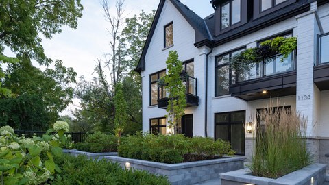 The Lake House garden walk