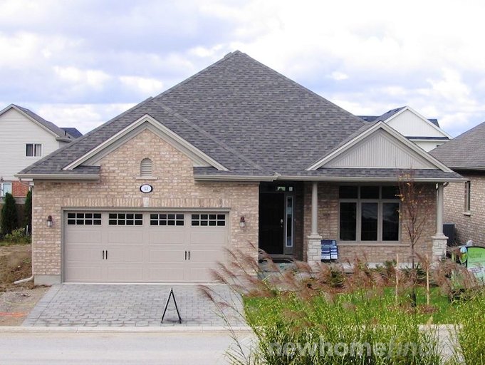Oakcrest floor plan at Orchard Park South by Hayhoe Homes in St. Thomas, Ontario